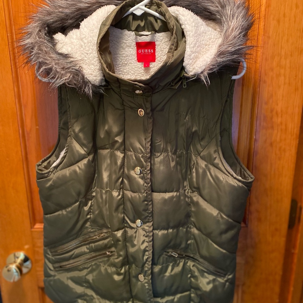 Guess-Women’s fleece lined puffer vest Detachable fur hood. excellent condition